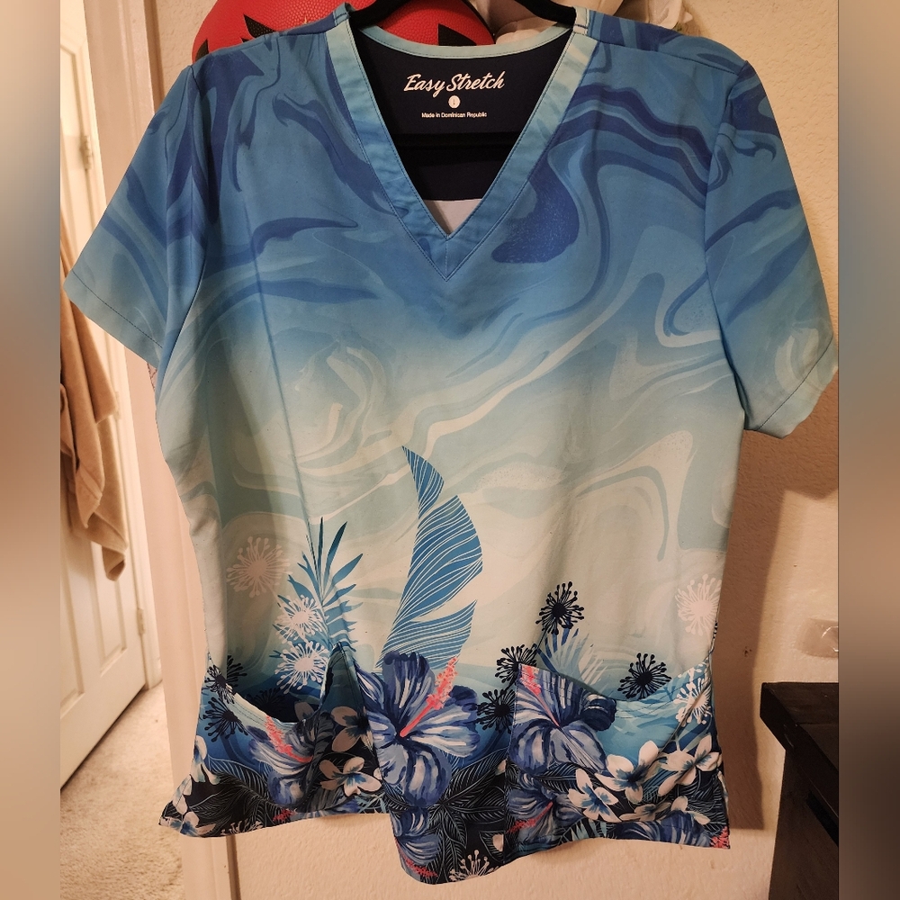 Easy Street Women's Size L Tropical Floral Scrub Top from Uniform Advantage